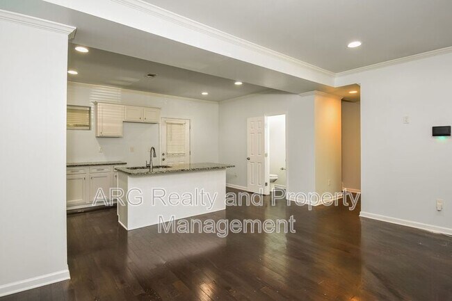 Building Photo - 1354 Graymont Dr SW