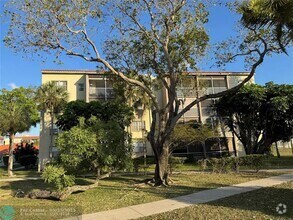 Building Photo - 1810 N Lauderdale Ave