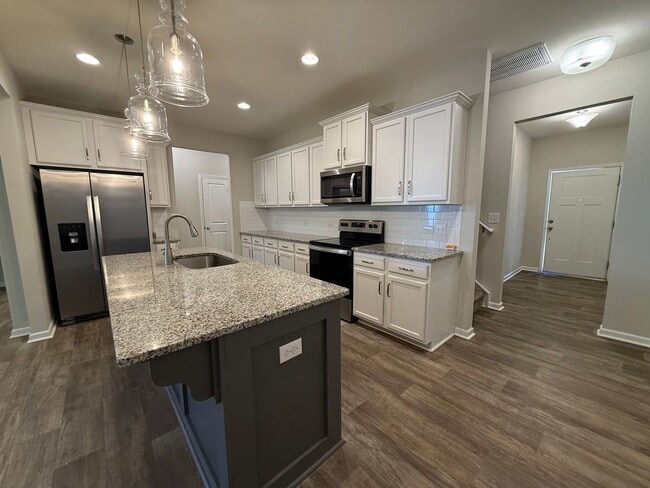 Building Photo - Updated 3 Bedroom Townhome with Harrisburg Schools