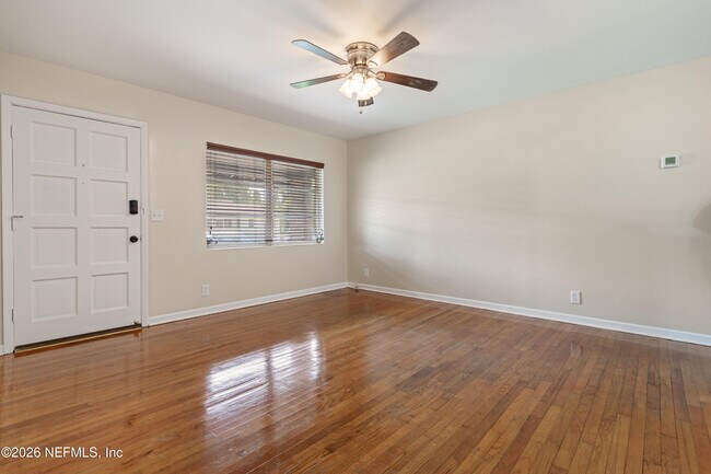 Foto del edificio - 1329 Hollyhock Cir