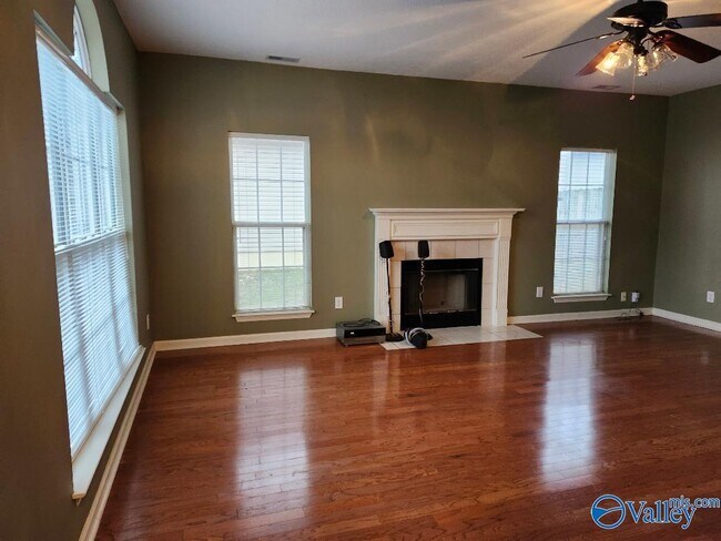 Foto del edificio - 2603 Bonnie Oaks Dr SW