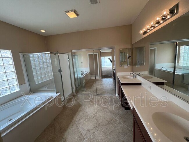 Foto del edificio - 64173 Silver Star Ave
