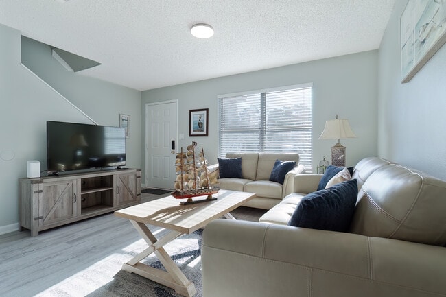 Building Photo - Emerald Cove East