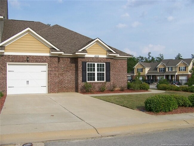 Building Photo - 1223 Braybrooke Pl