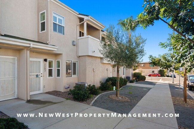 Foto del edificio - Exquisite North Park/University Heights Townhome, Small Pet Ok!