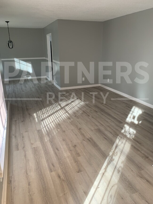 Foto del edificio - 3341 Cross Creek Dr