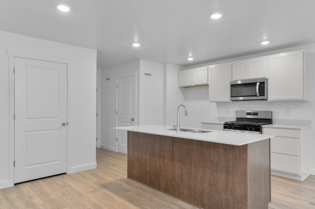 Building Photo - 1498 720 N