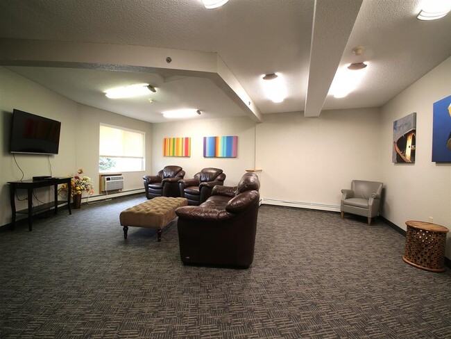 Sala de TV - Hanley Place Senior Apartments