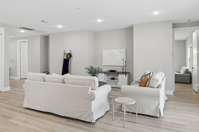 Building Photo - 2614 Piemonte Ave