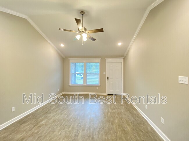Foto del edificio - 207 Redbud Ct