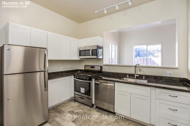 Building Photo - 426 Linden St