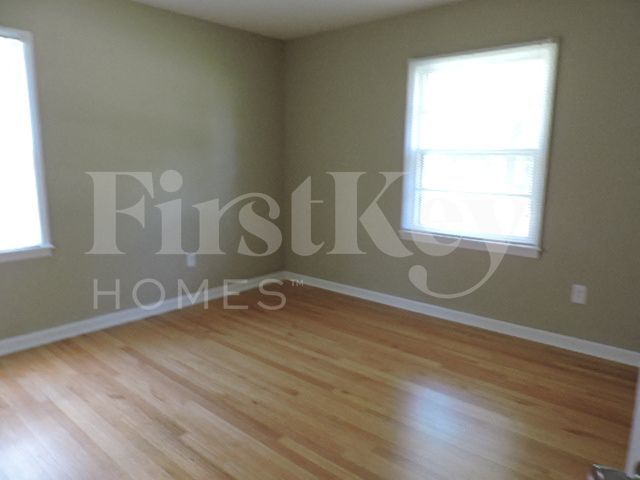 Building Photo - 1458 S White Station Rd