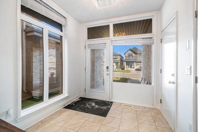 Building Photo - 334 Lysander Pl
