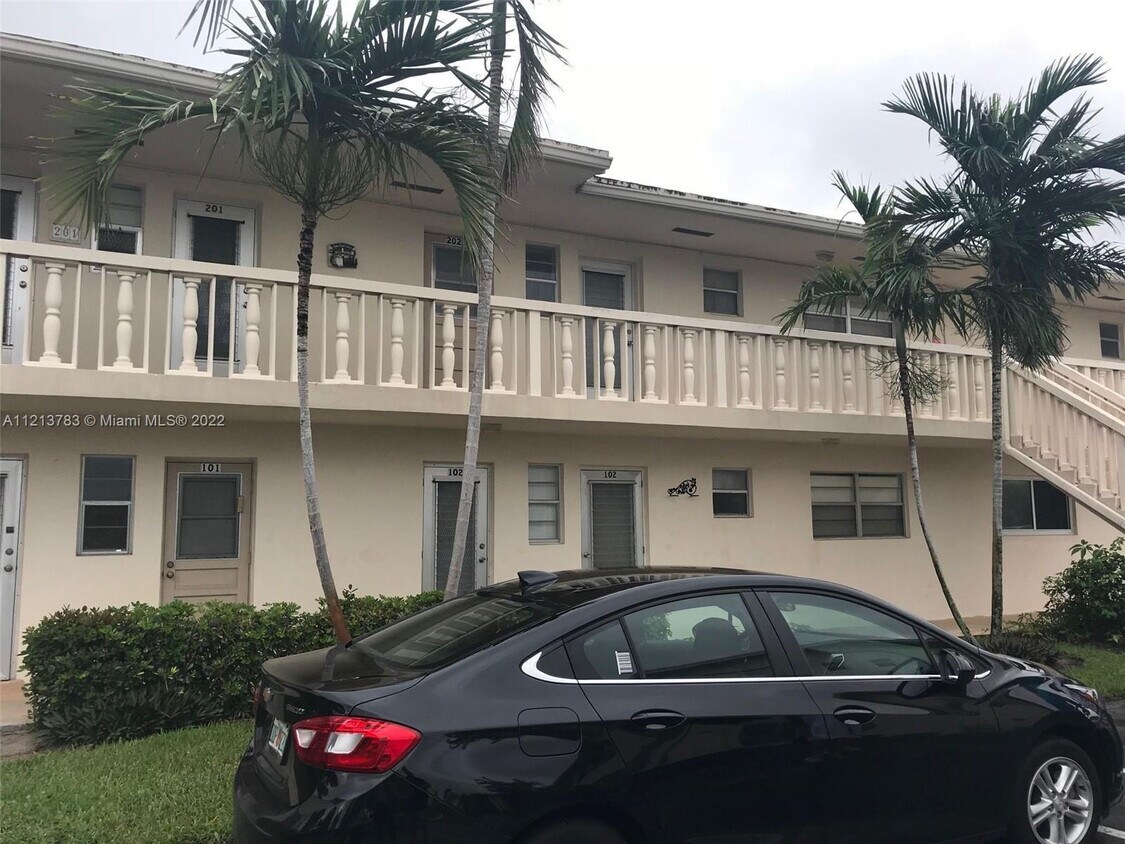 2214 NE 1st Way Unit 201, Boynton Beach, FL 33435 Condo for Rent in