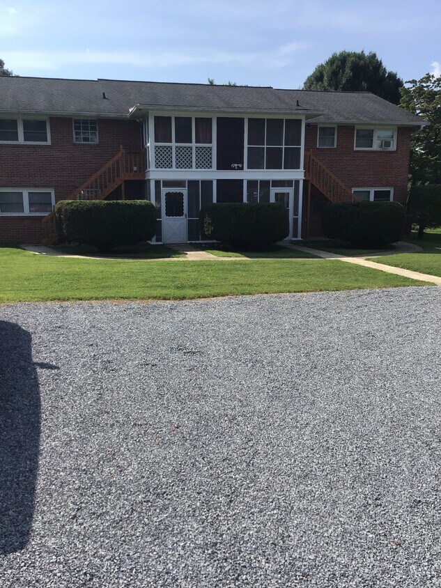 807 E Chilhowie Ave Unit 2, Johnson City, TN 37601 Apartments in