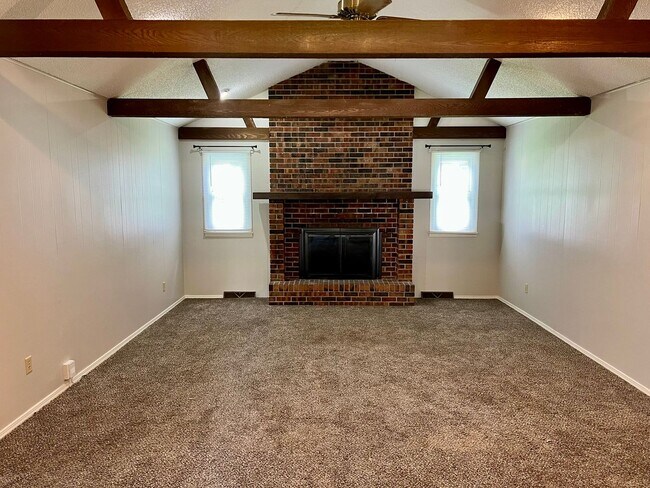 Foto del edificio - 3 Bed, 2 Bath in south central Springfield