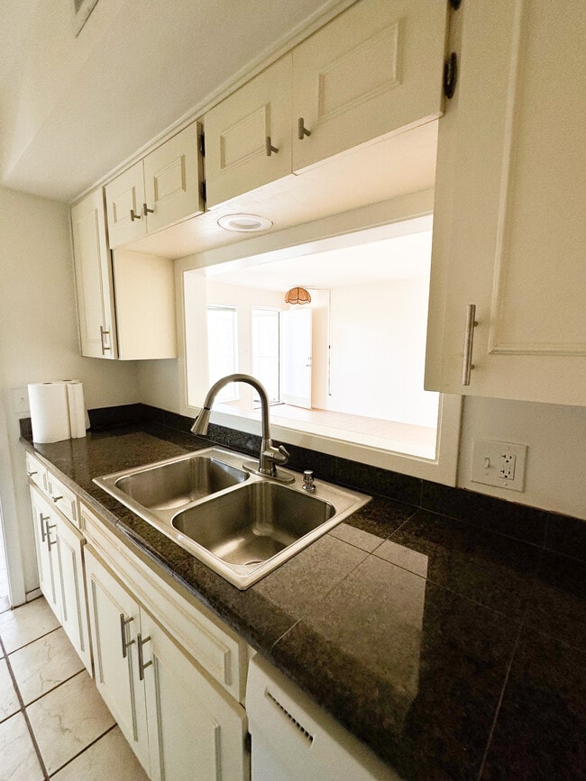 Building Photo - 6718 Silvermine Dr