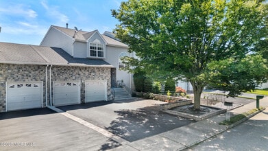 Building Photo - 7 Warbler Rd