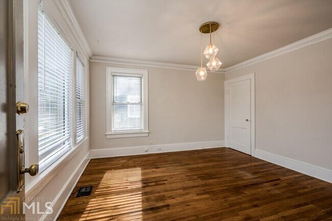Foto del edificio - 716 Lakeview Ave NE