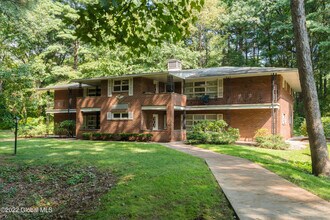 Building Photo - 1000 S Parkwood Dr