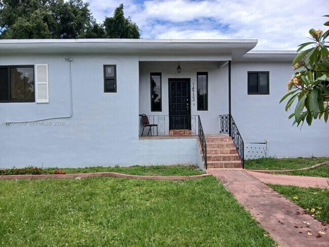 Foto del edificio - 1400 NE 148th St