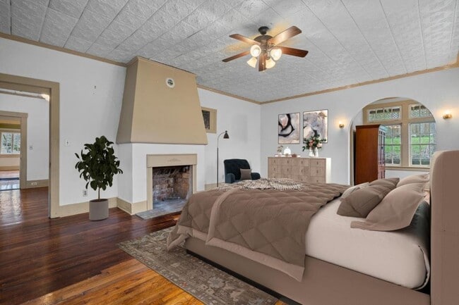 Building Photo - 113 Dell St