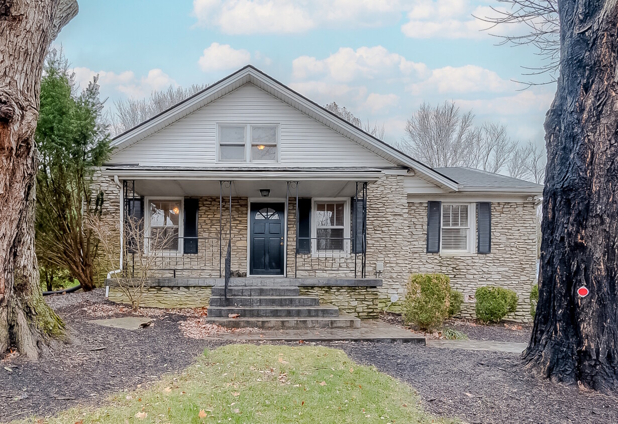 Primary Photo - 396 Chilesburg Rd
