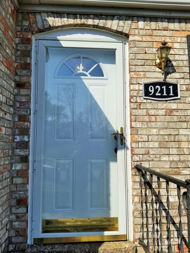 Foto del edificio - YOU CAN STOP YOUR SEARCH! BRAND NEW Jeffersontown Rental with 3 Bedrooms, 2 Full Baths, Brick Hom...