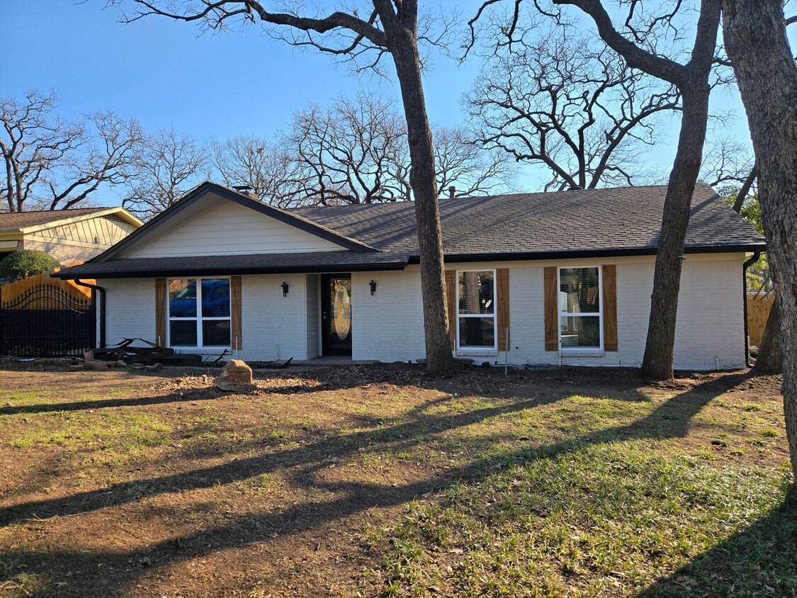 Primary Photo - Charming house in Hurst Tx