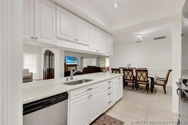 Building Photo - 7334 Pine Creek Way