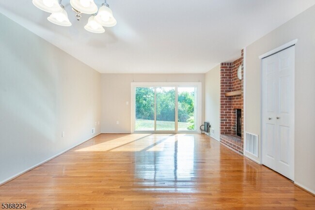 Foto del edificio - 85 Woodward Ln