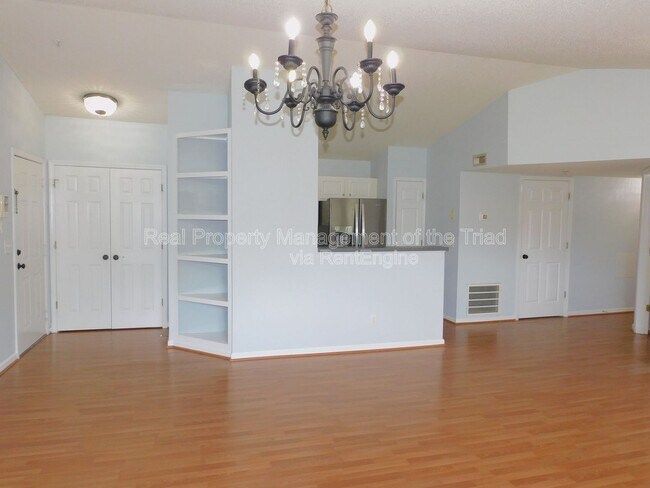 Foto del edificio - 150 James Rd