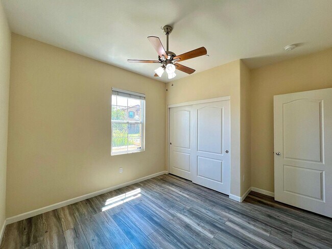 Foto del edificio - 1335 Hadley Dr