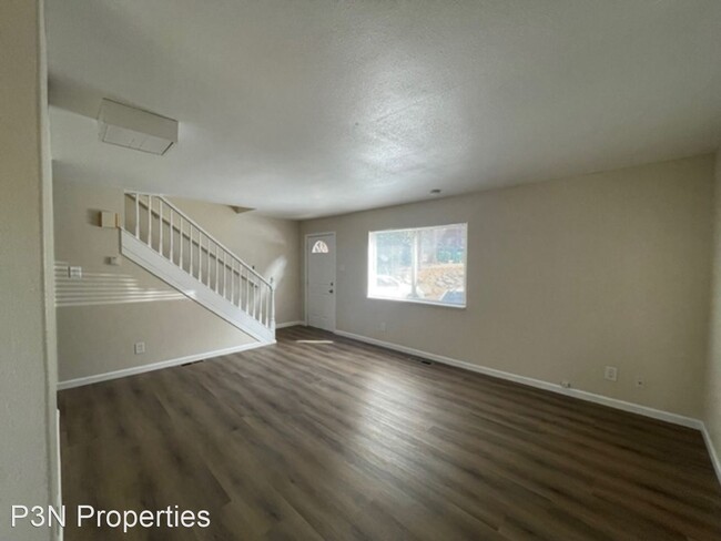 Building Photo - 2 br, 1.5 bath House - 383 Willow Court #3