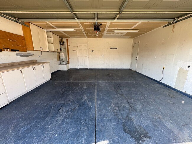 Building Photo - Elegant Home in Established Neighborhood! Price Reduced!