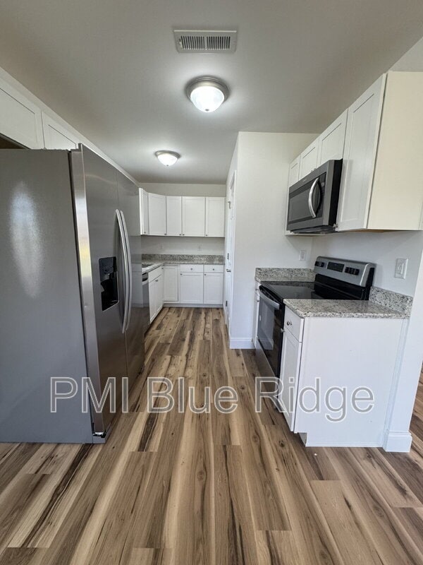 Foto del edificio - 380 Quinn Hill Ln