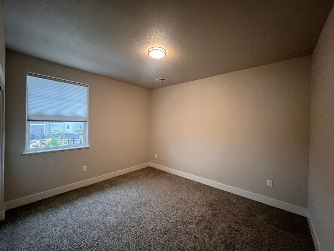 Building Photo - 335 Cattail Cir