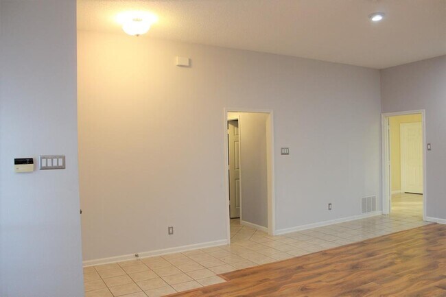 Building Photo - 1802 Frosted Hill Dr