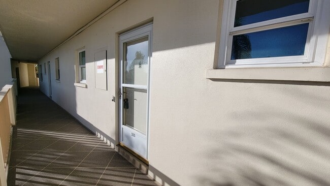 Building Photo - Beautiful 3rd Floor Condo ~ Ironwood Golf ...