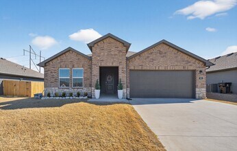 Building Photo - 405 S 85th St