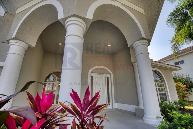 Foto del edificio - Stunning 6 bed/4 bath home in the beautifu...