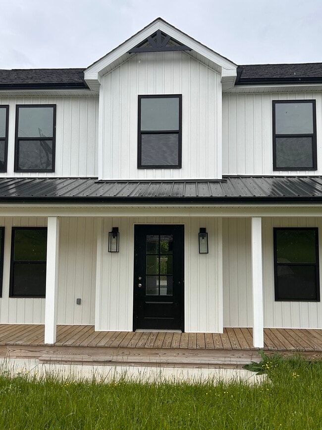 Building Photo - 216 Linwood Dr