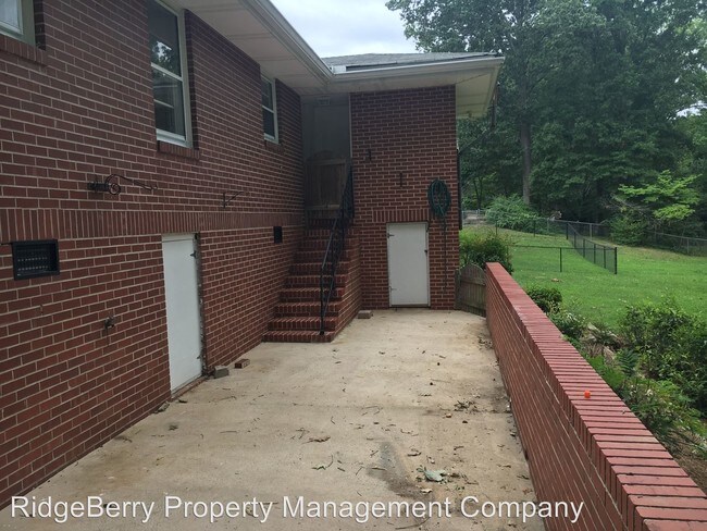 Building Photo - 3 br, 1 bath House - 11 John Ross Dr.