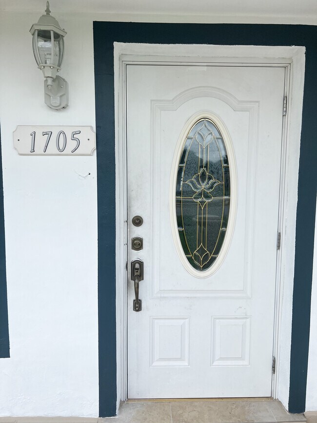Foto del edificio - 1705 W 65th St
