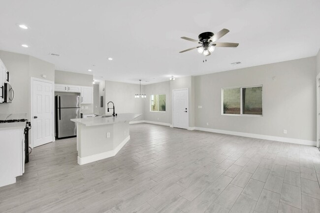 Building Photo - Charming Two-Story Townhome in a Gated Com...
