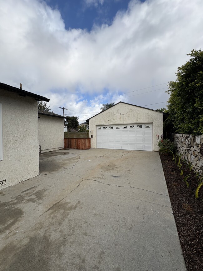 Building Photo - 1843 Santa Fe Ave