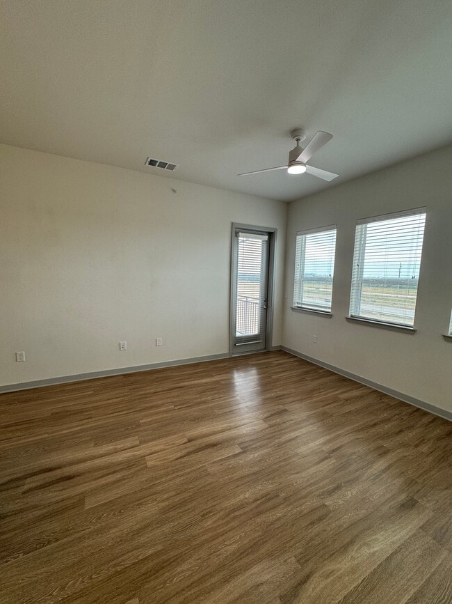 Building Photo - 4700 Lakeside Holw St