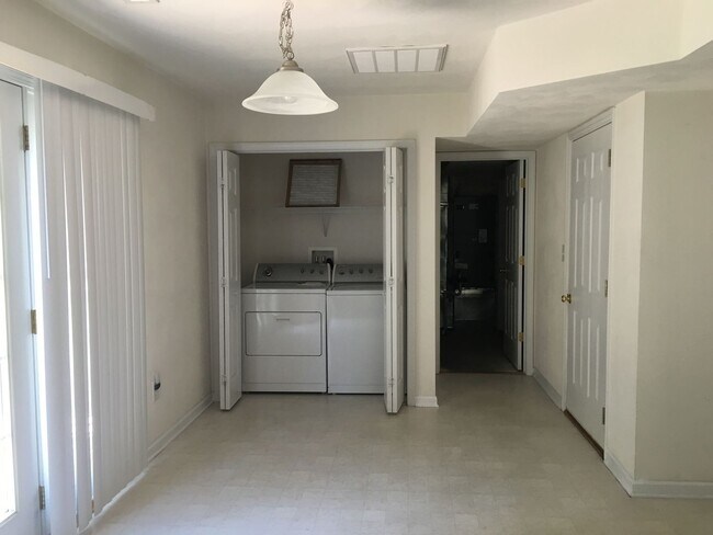 Foto del edificio - * Re-rental lease through 6/30/2027 * 4 Be...