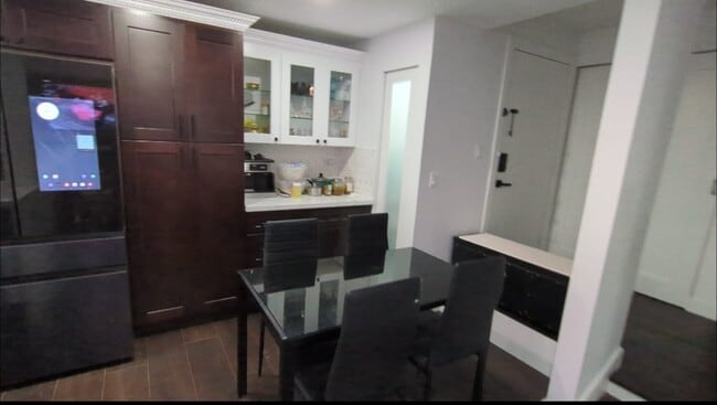 Foto del edificio - 4727 W Lake Sammamish Pkwy SE