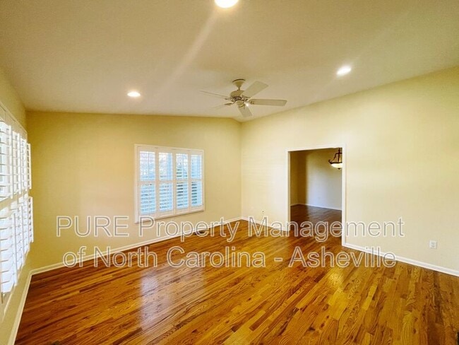 Building Photo - 15 Spring Village Ln